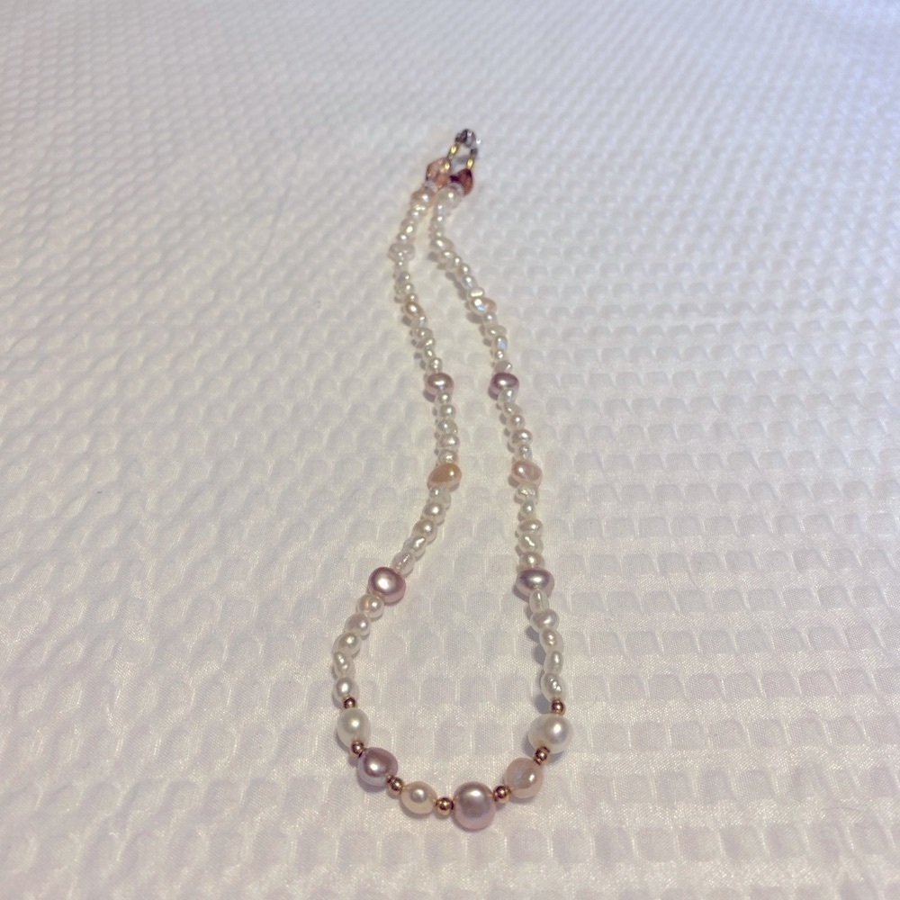 White & Gold Necklace with Graduated Pearl Beads magnetic clasp with gemstones